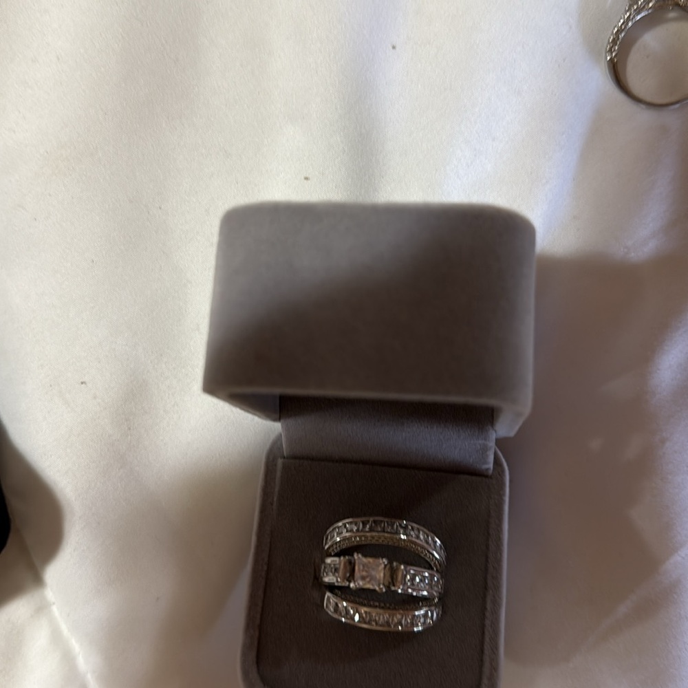 SILVER FILLED WEDDING RING - Picture 8 of 8